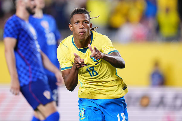 Tiền vệ Danilo ăn mừng bàn thắng mở tỷ số cho đội tuyển Brazil.