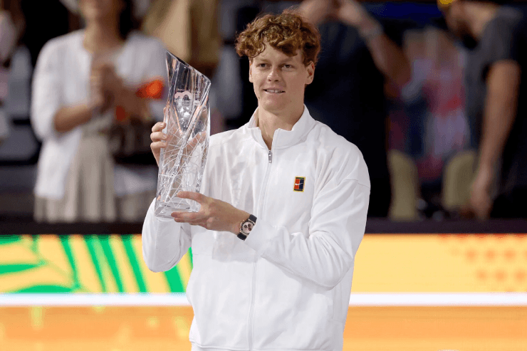 Jannik Sinner hiện có tỷ lệ thắng trên sân cứng vượt Djokovic, Federer sau 300 trận đầu tiên