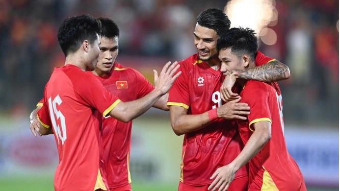 Đội tuyển Việt Nam ăn mừng chiến thắng thuyết phục trước Malaysia.