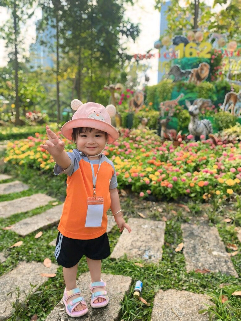 Sau hơn 10 năm chung sống, cả 2 có với nhau 3 con đủ nếp, đủ tẻ.