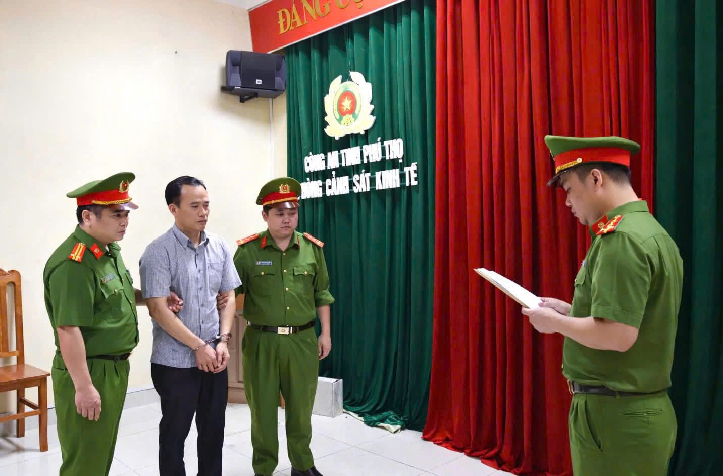 Bị can Nguyễn Lâm Tới tại thời điểm cơ quan công an tống đạt các lệnh tố tụng.