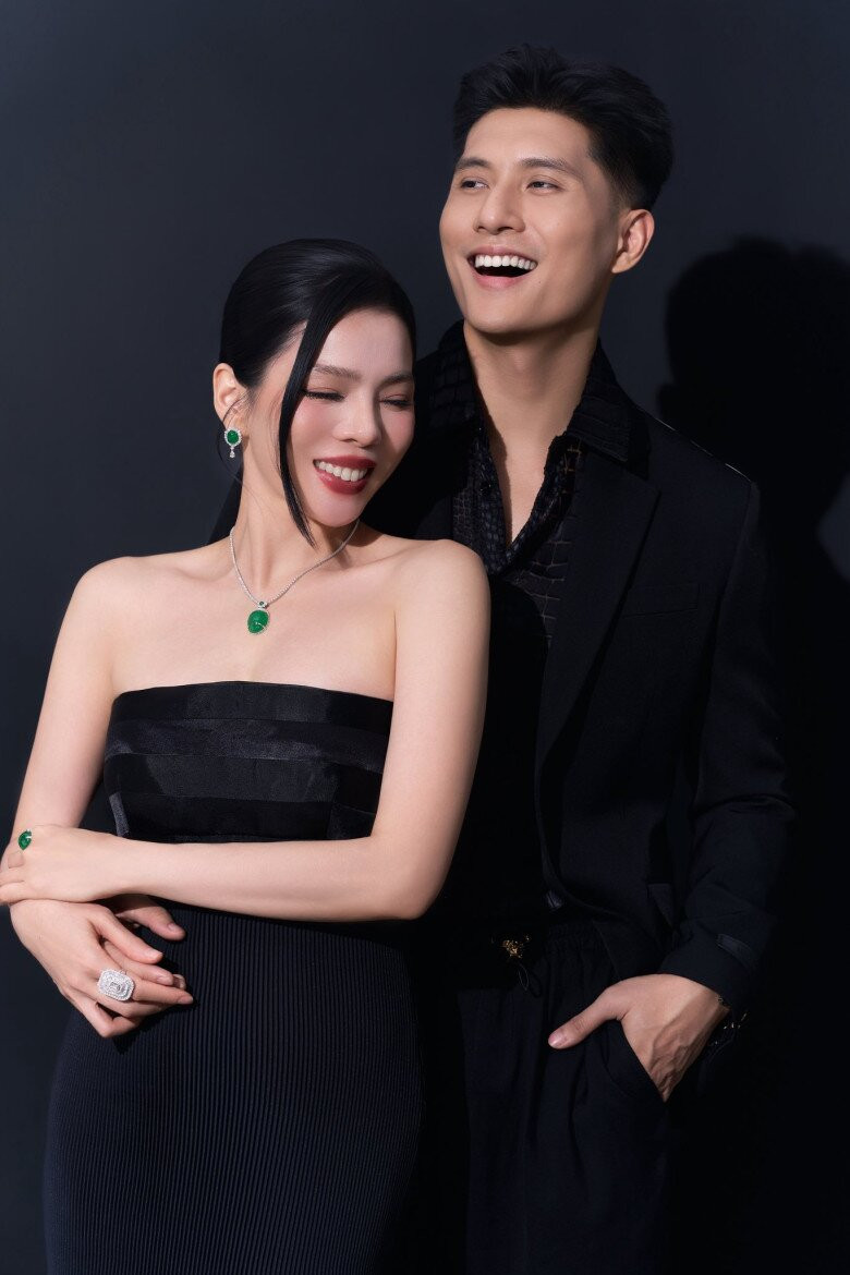 Mỹ Lệ sinh ra trong một gia đình có truyền thống nghệ thuật tại Quảng Bình.