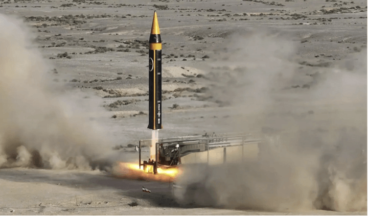 Tên lửa Iran trong một đợt thử nghiệm năm 2023.