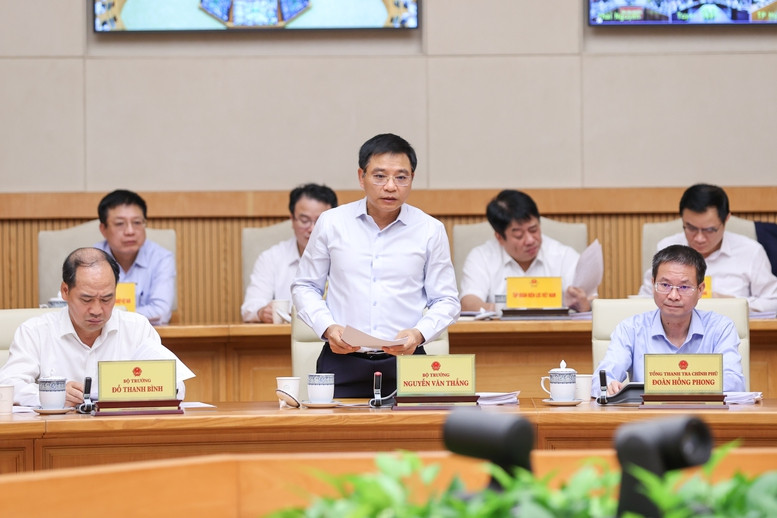 Các bộ ngành phát biểu. Ảnh Nhật Bắc