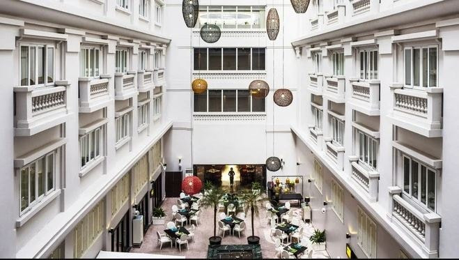 Không gian nội thất sang trọng mang đậm dấu ấn nghệ thuật tại Hotel de l'Opera Hanoi.