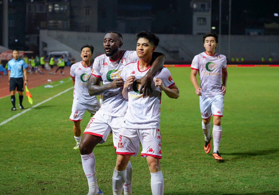 Hữu Nam ghi bàn thắng duy nhất giúp Hải Phòng đánh bại Hà Nội FC.