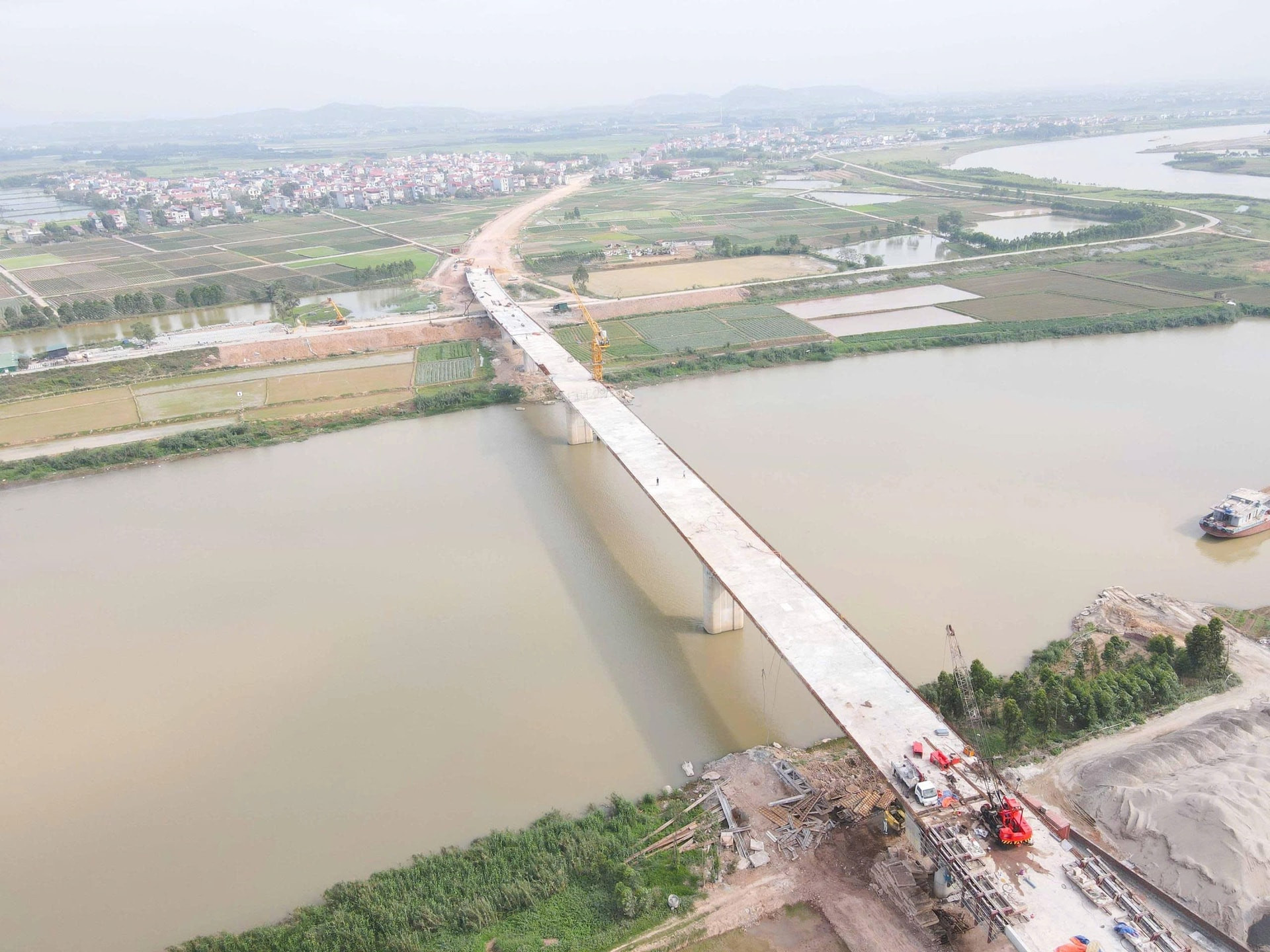 Nhiều hạng mục của cầu Cẩm Lý mới đã hoàn thành