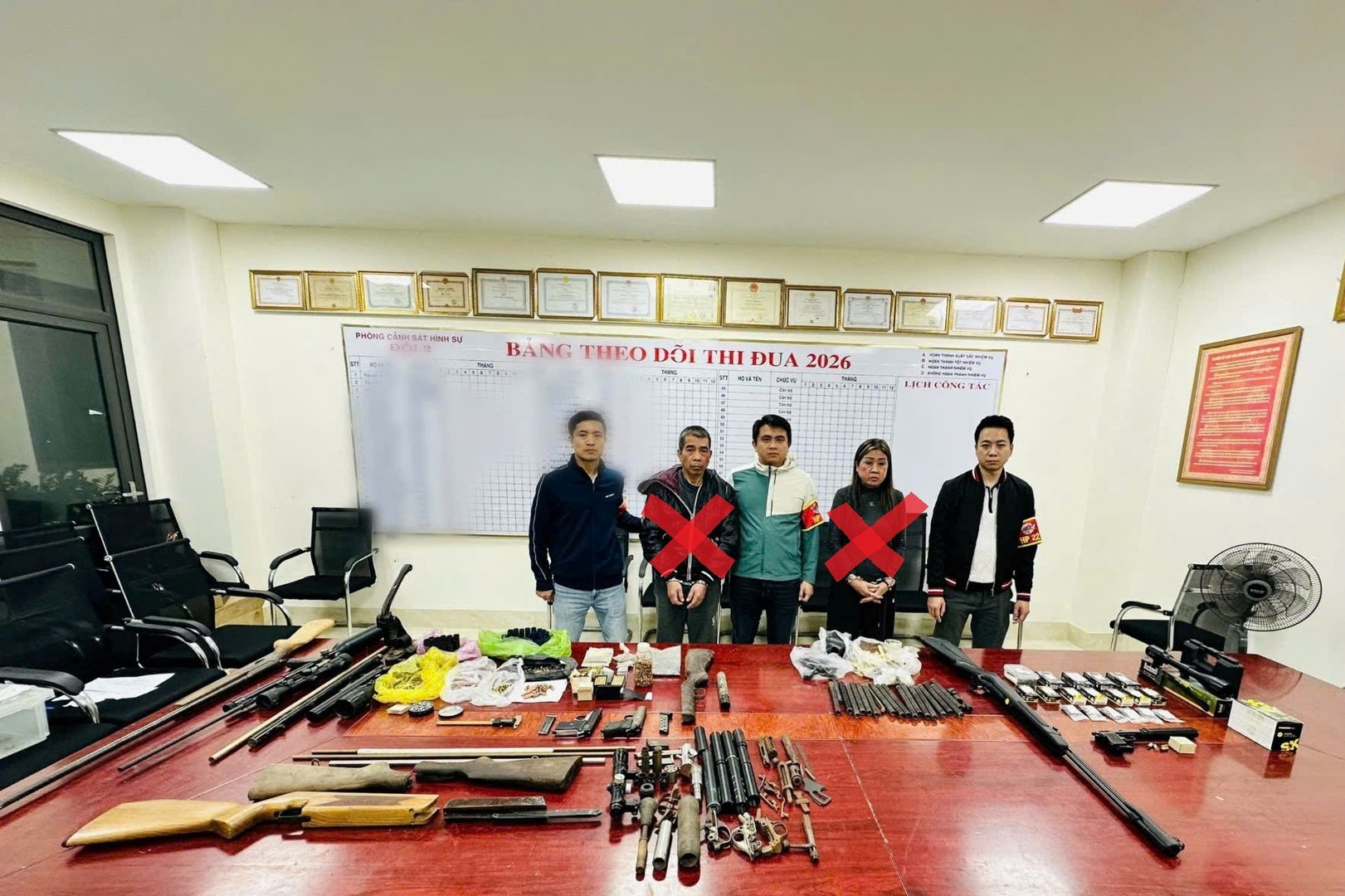 Nghi phạm Hoàng Sơn và Phạm Thị Trúc Quỳnh tại cơ quan điều tra.