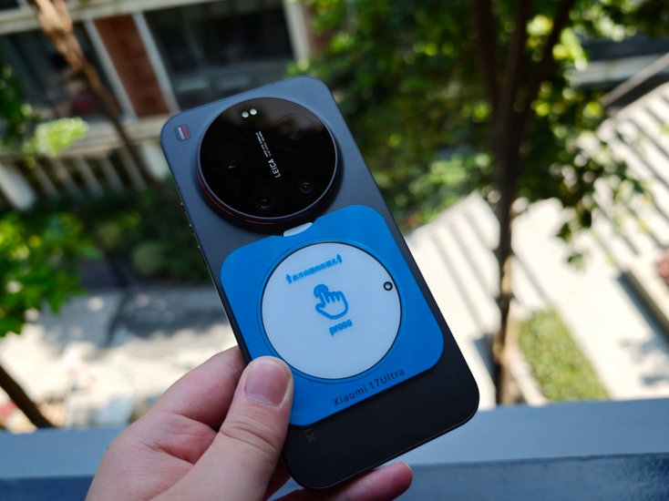 Miếng dán nhựa giá rẻ làm giảm chất lượng camera rõ rệt