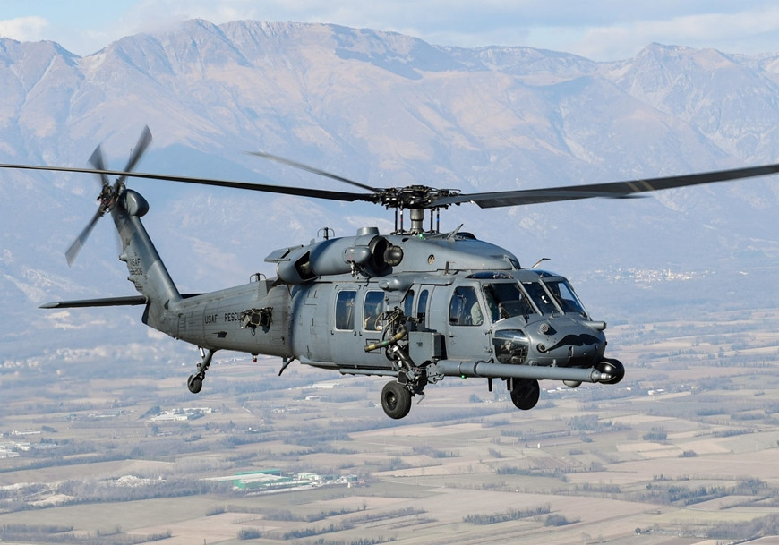Trực thăng cứu nạn HH-60W Pave Hawk của Không quân Mỹ đang hoạt động trong một nhiệm vụ huấn luyện.