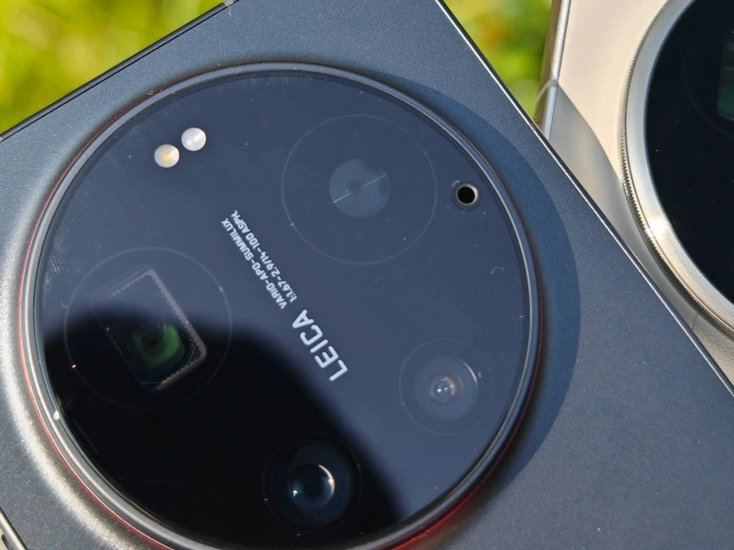 Lớp kính bảo vệ camera có thể thay thế dễ dàng với chi phí thấp