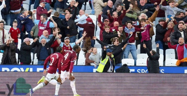 Axel Disasi ghi bàn thắng quý giá giúp West Ham gỡ hòa ở phút bù giờ.