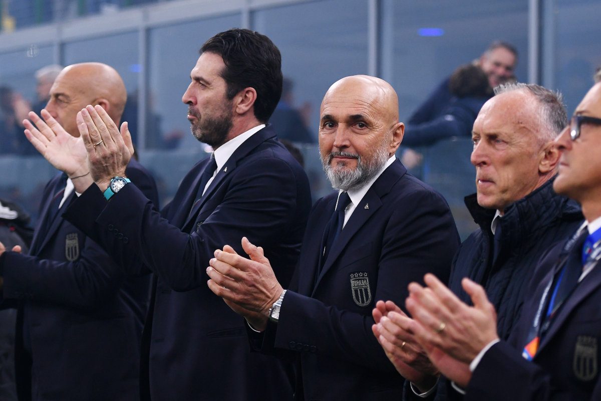 Tình trạng báo động của bóng đá Ý và sự tụt hậu về mặt chiến thuật tại Serie A.