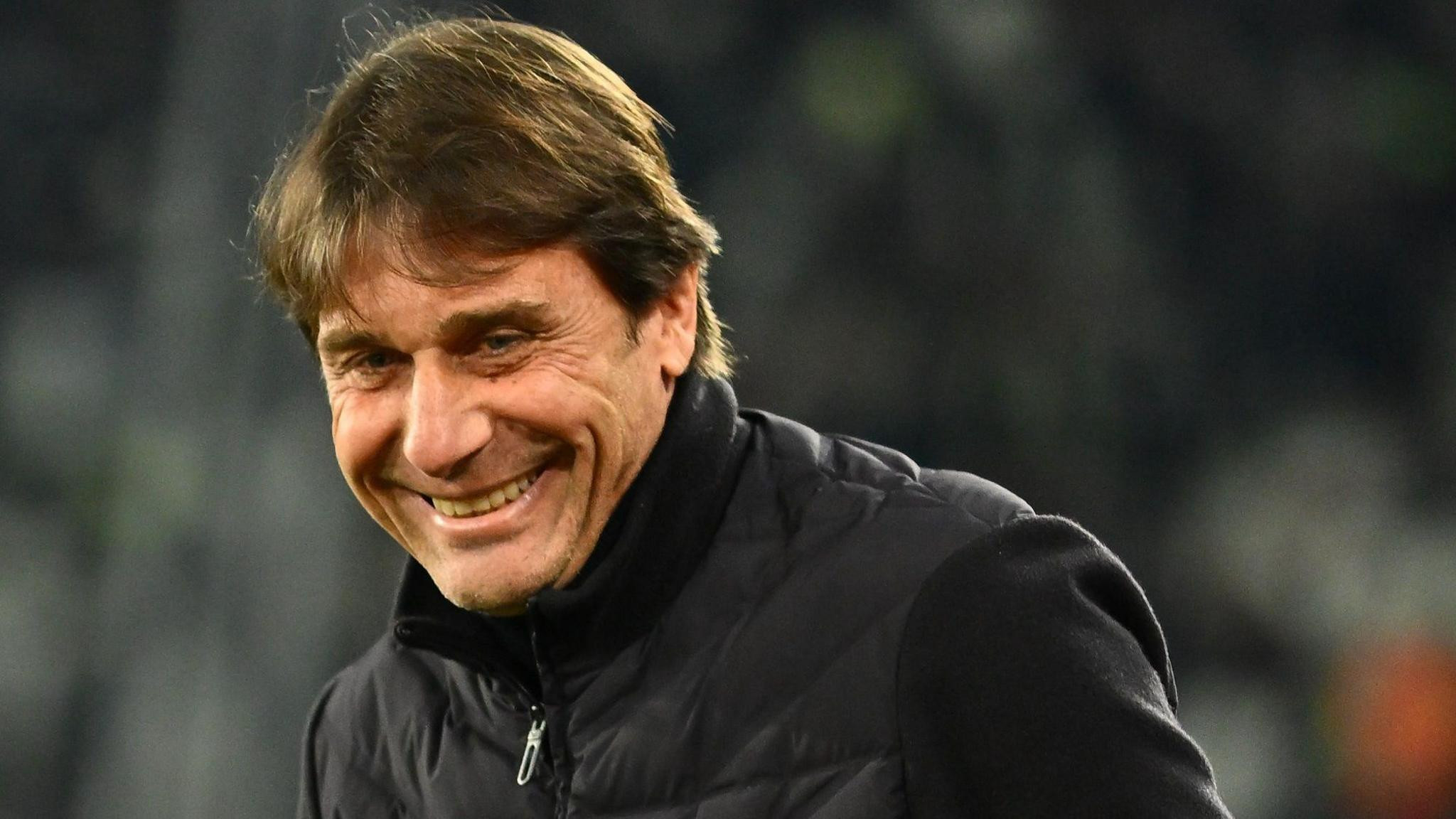 HLV Antonio Conte và triết lý ưu tiên cấu trúc đội hình thay vì sự sáng tạo cá nhân.