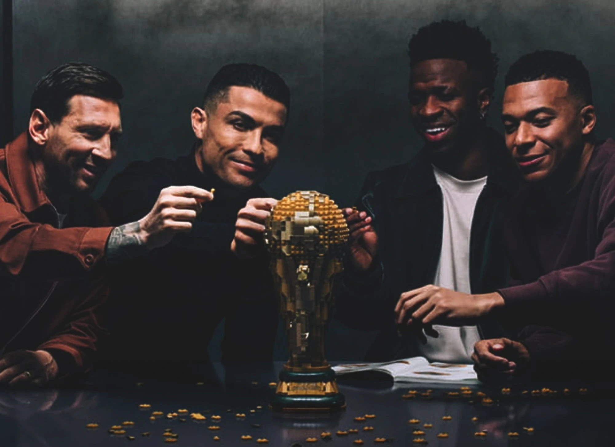 Hình ảnh Ronaldo hướng về phía trước.