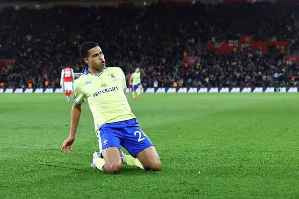 Charles là nước đi an toàn của MU trên TTCN mùa Hè 2026.