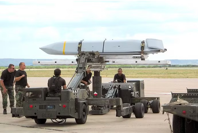 Mỹ tập trung tên lửa tàng hình JASSM-ER cho chiến dịch quân sự tại Iran