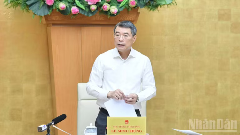 Bí thư Đảng ủy Chính phủ, Thủ tướng Chính phủ Lê Minh Hưng phát biểu ý kiến chỉ đạo cuộc họp. (Ảnh: THANH GIANG)