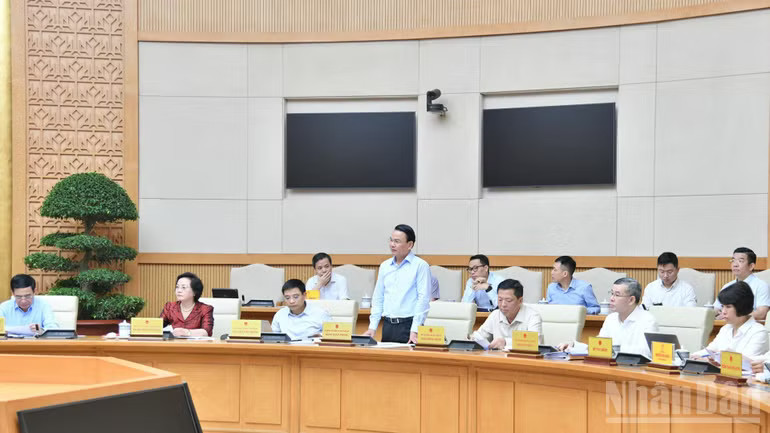Bộ trưởng, Chủ nhiệm Văn phòng Chính phủ Đặng Xuân Phong phát biểu ý kiến tại cuộc họp. (Ảnh: THANH GIANG)