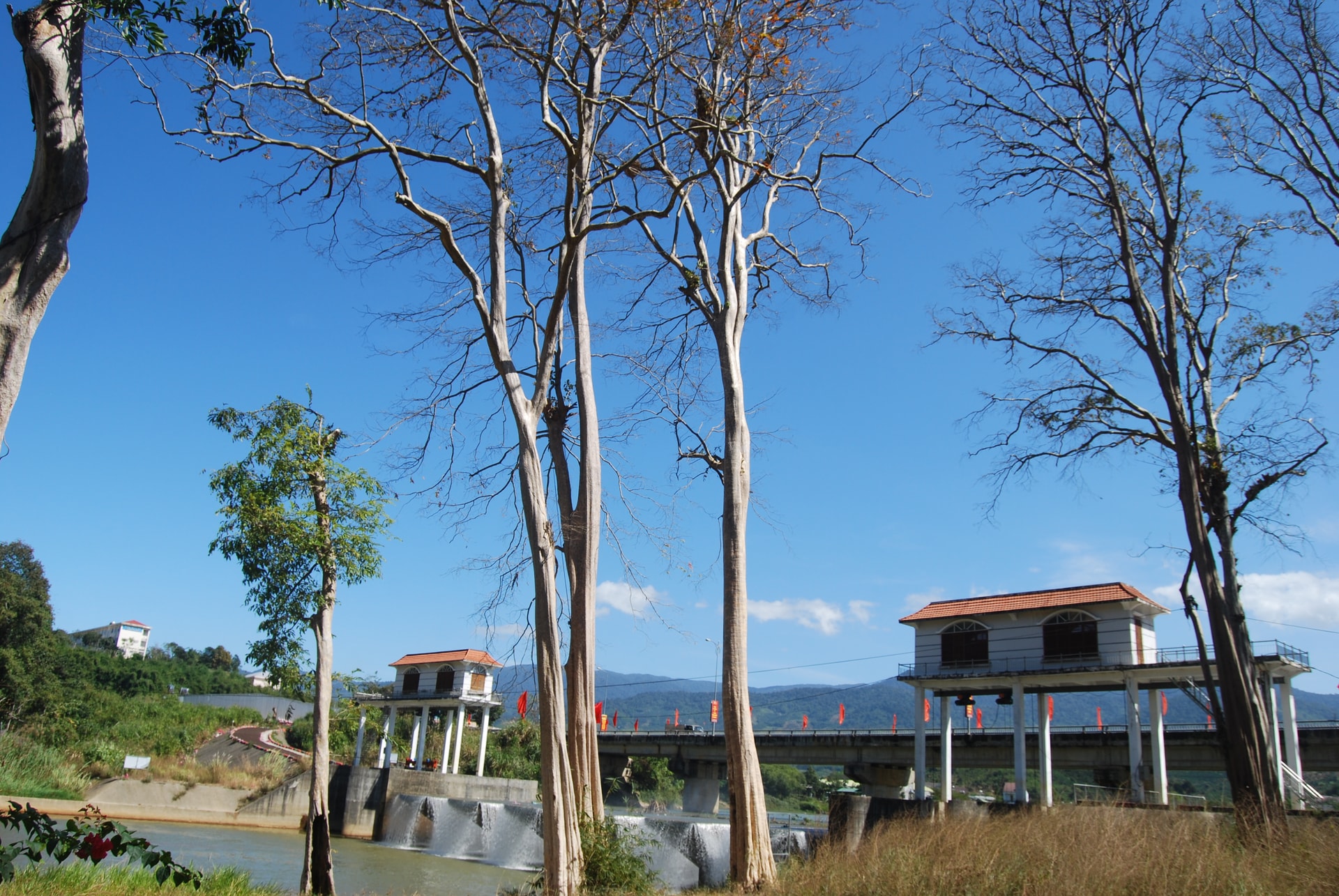 Đơn vị quản lý, khai thác đập nước Bằng Lăng, xã Đam Rông luôn đảm bảo tích đủ nước trong mùa hạn để phục vụ sản xuất, chăn nuôi quanh vùng (3)