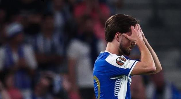 Hậu vệ trẻ Martim Fernandes trong tình huống mắc sai lầm dẫn đến bàn thua của Porto.