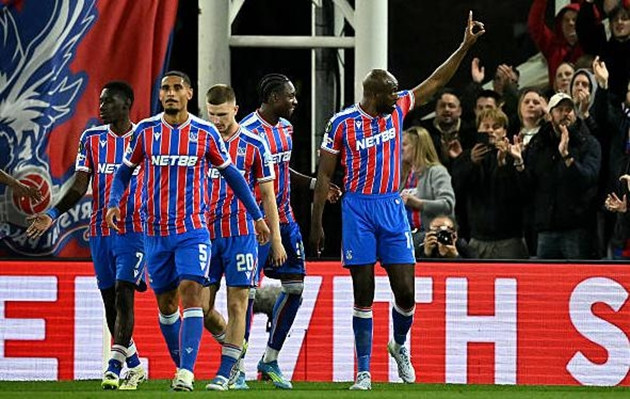 Crystal Palace thi đấu thăng hoa trước Fiorentina tại Conference League.