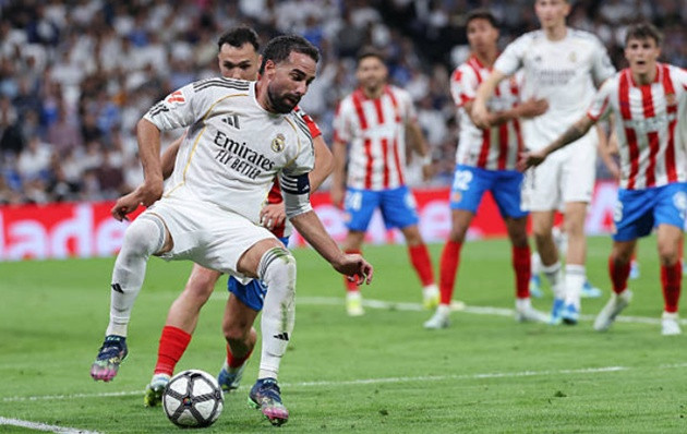 Dani Carvajal (6.8): Một màn trình diễn có phần thiếu ổn định, chủ yếu đóng vai trò bọc lót.