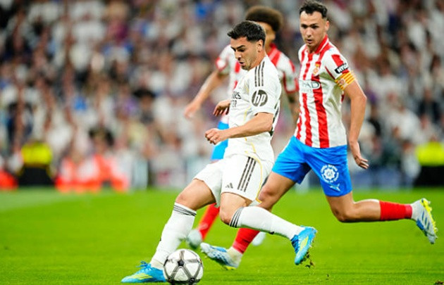 Brahim Diaz (7.5): Điểm sáng lớn nhất khi kiến tạo cho Valverde và hoạt động cực kỳ năng nổ.