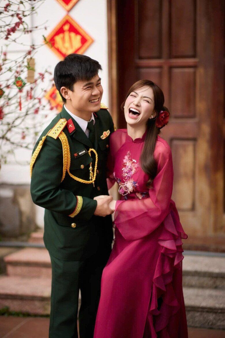 Ca sĩ Hòa Minzy công khai chuyện tình cảm với Đại úy Thăng Văn Cương từ đầu tháng 3 vừa qua.