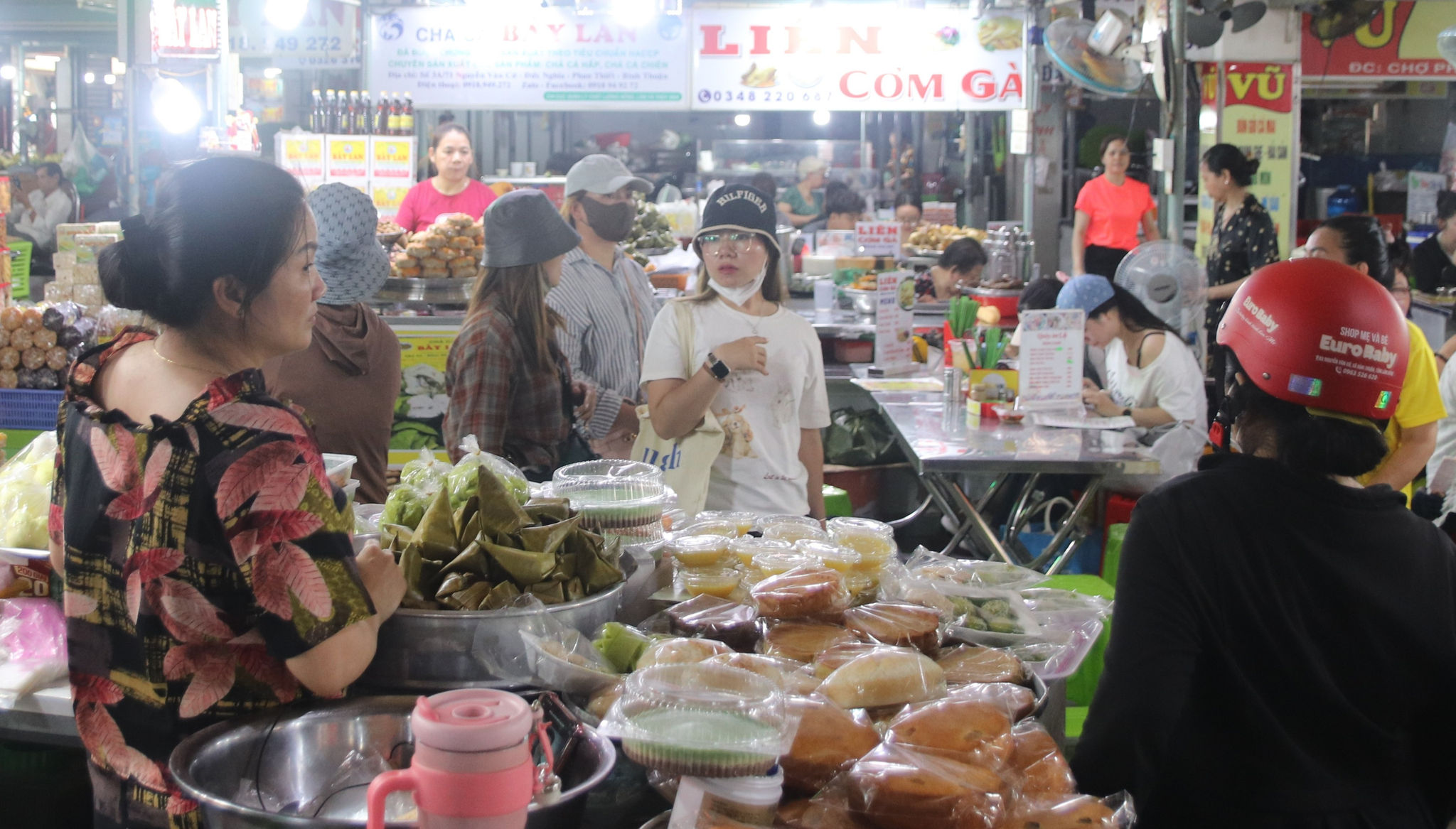 1. L'atmosfera dello shopping al mercato di Phan Thiet.