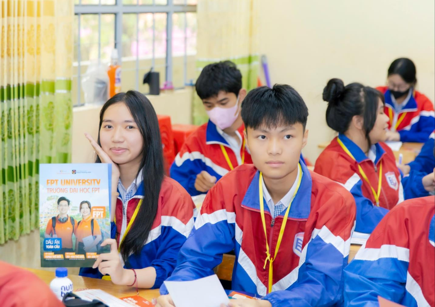 Học sinh Trường THPT Bảo Lâm tìm hiểu thông tin tuyển sinh và chính sách học bổng của Trường Đại học FPT.