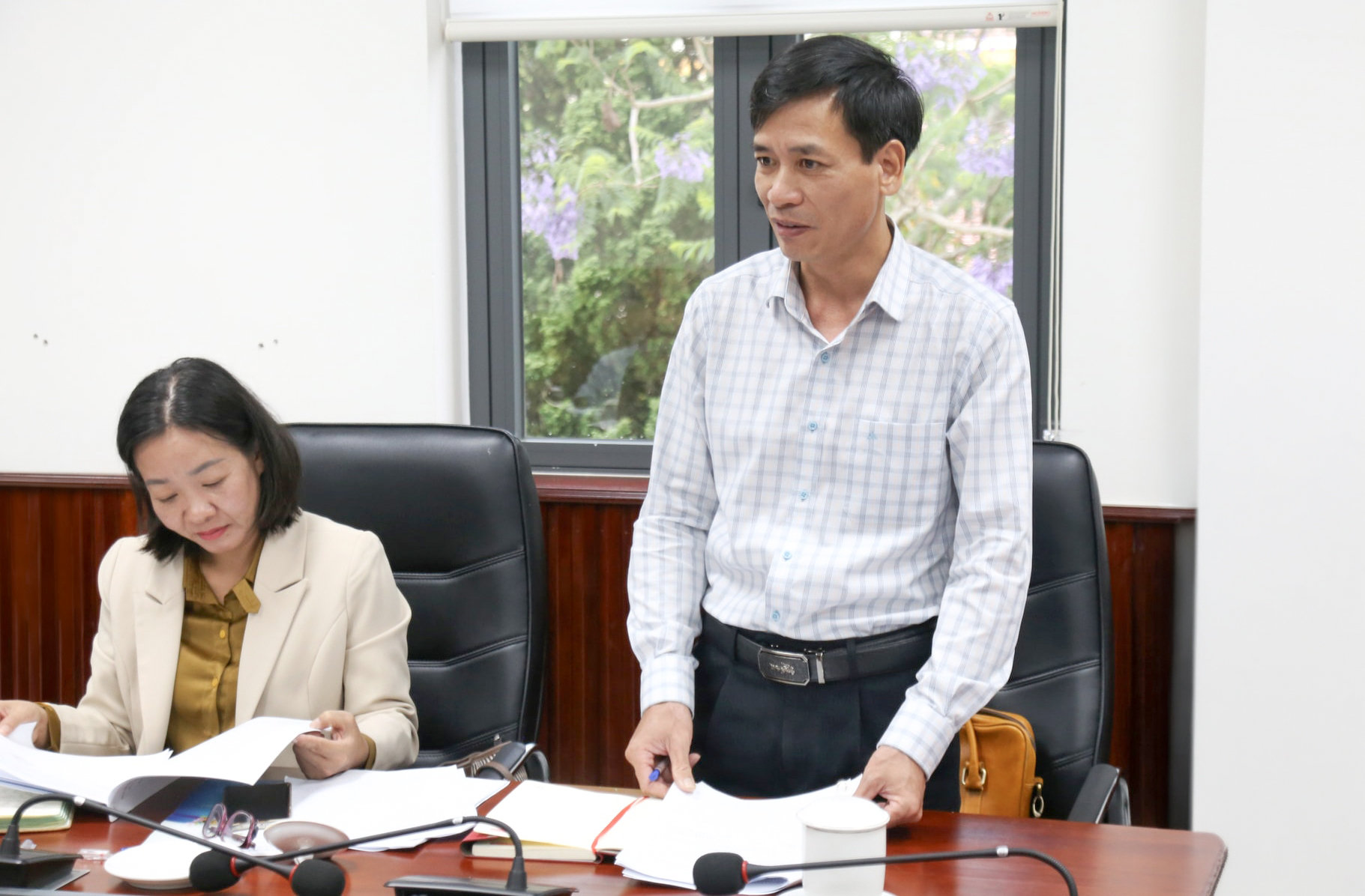 dong-chi-nguyen-van-hai-pho-giam-doc-bao-va-phat-thanh-truyen-hinh-lam-dong-thanh-vien-ban-to-chuc-hoi-thi-phat-bieu-y-kien-tai-cuoc-hop(1).jpg