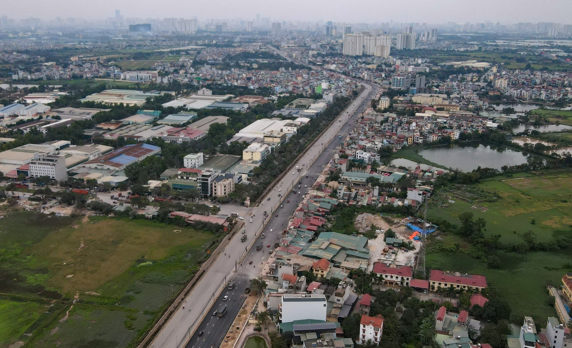 Đoạn Quốc lộ 1A đoạn Văn Điển - Ngọc Hồi sau khi nâng cấp hoàn thiện với 8 làn xe