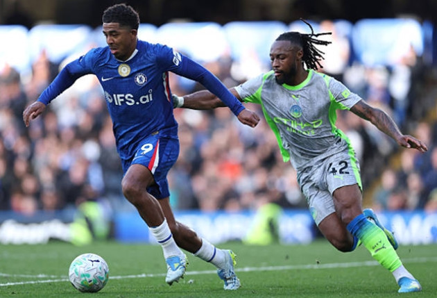 Trung vệ Wesley Fofana chỉ huy hàng phòng ngự Chelsea nhưng gặp vấn đề liên kết trong hiệp hai.