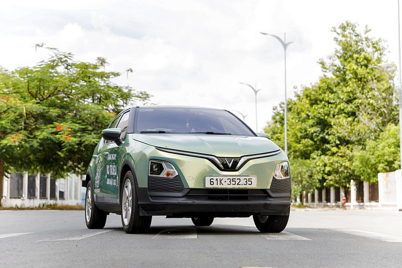 VinFast VF 5 tại trạm sạc xe điện