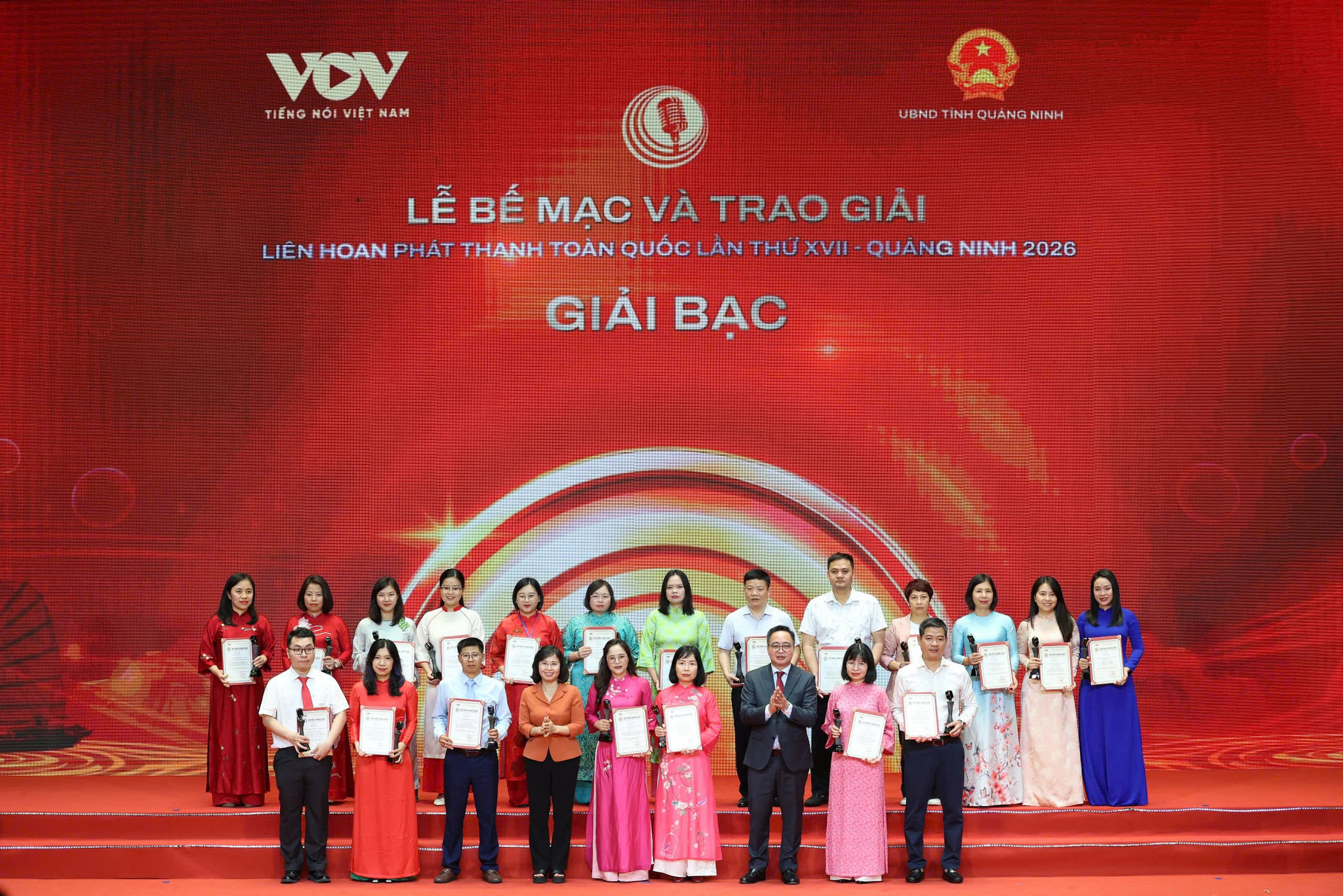 Phòng Dân tộc thiểu số, Báo và Phát thanh, Truyền hình Lâm Đồng nhận giải Bạc tại lễ bế 