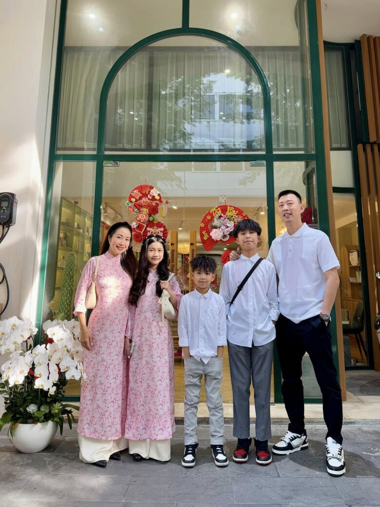 Nữ nghệ sĩ nhận được sự ủng hộ lớn từ các con khi quyết định trở về quê hương.