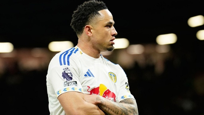Noah Okafor tỏa sáng với cú đúp bàn thắng vào lưới Manchester United.