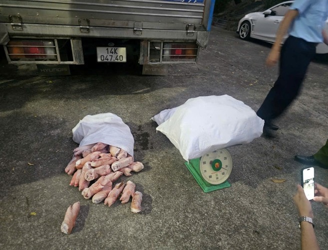 Thực phẩm đông lạnh không rõ nguồn gốc bị thu giữ tại kho của Phùn Văn Điệp