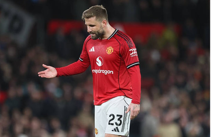 Luke Shaw gặp khó khăn trong việc ngăn chặn các đợt phản công nhanh