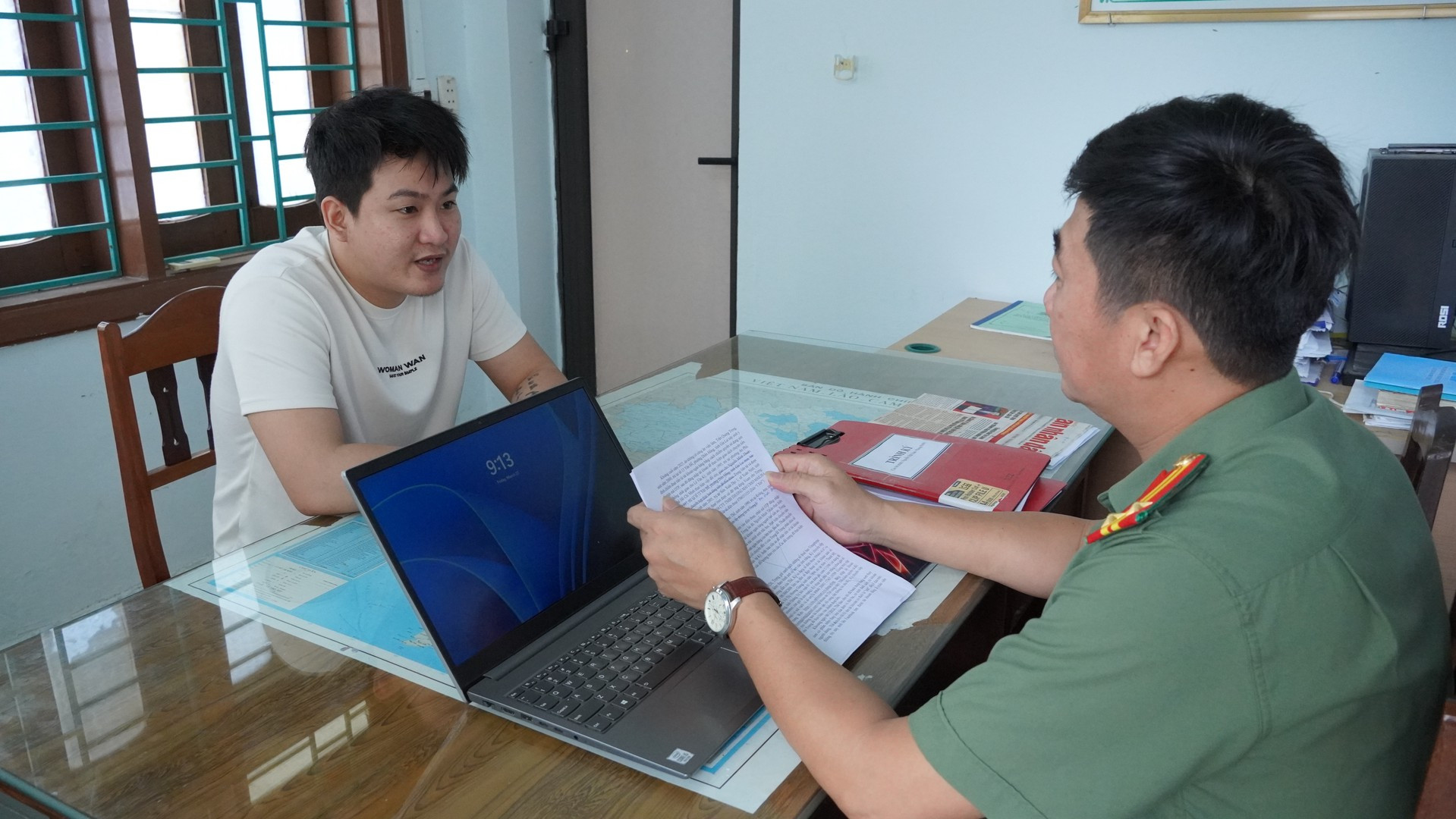 Nghi phạm Trần Quang Trọng tại cơ quan điều tra sau khi bị bắt giữ.