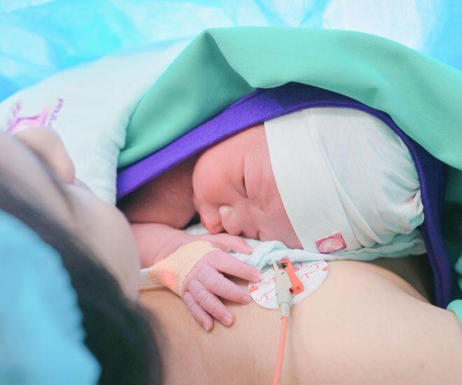 Mai Bảo Ngọc trở thành mẹ bỉm 2 con sau 8 năm sinh con gái đầu lòng.