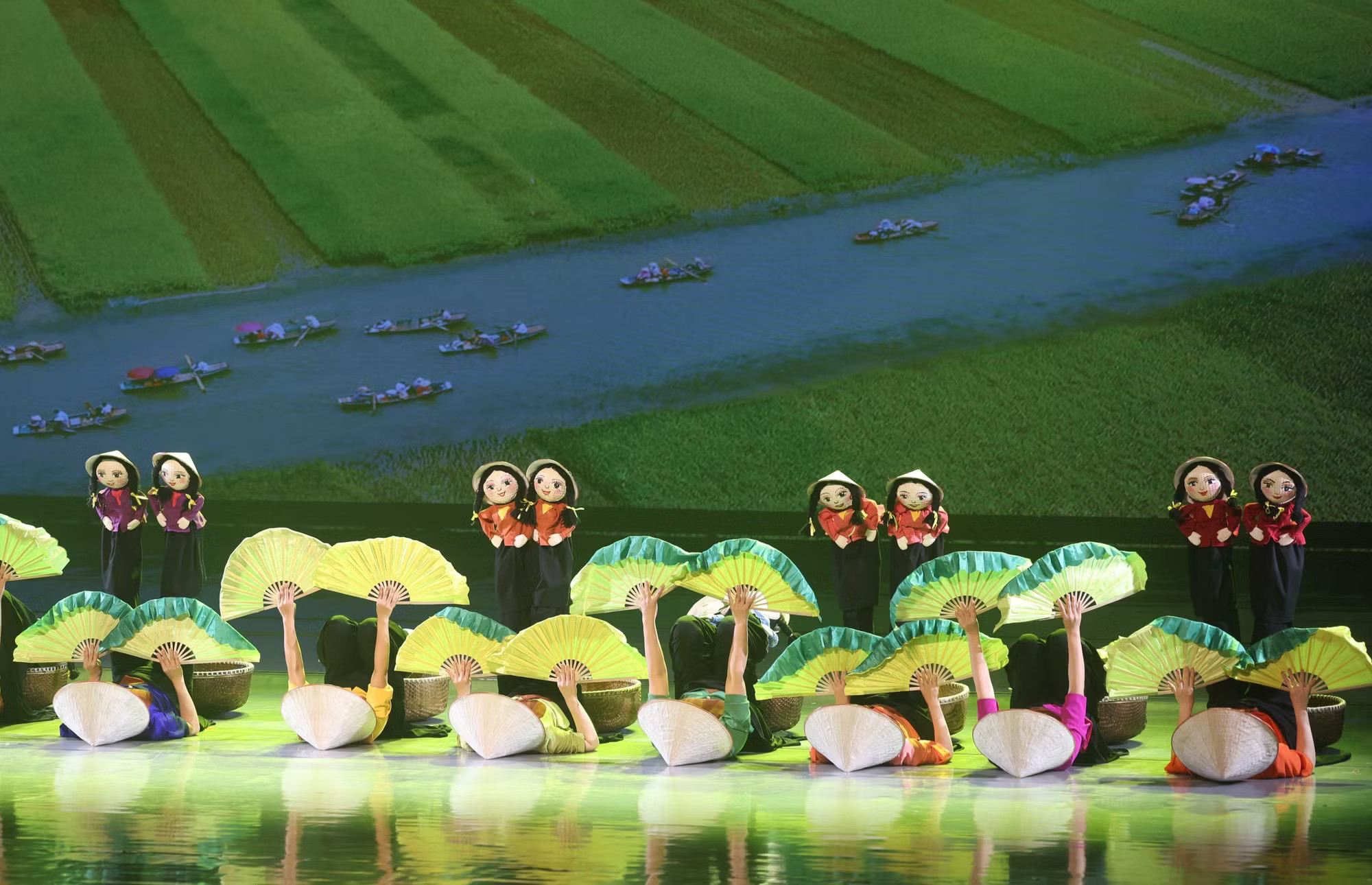 vna-potal-tong-bi-thu-chu-tich-nuoc-to-lam-du-chuong-trinh-nghe-thuat-viet-nam-trung-quoc-8703676.jpg