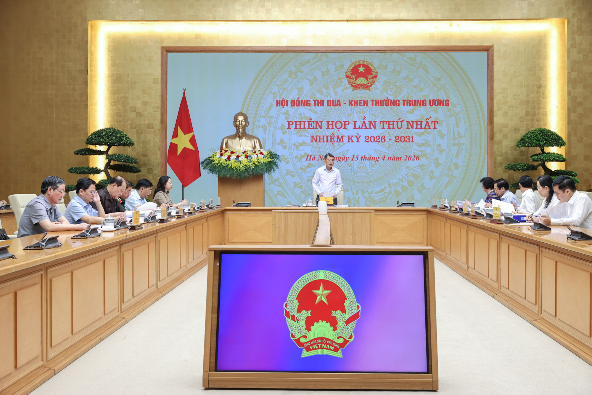 Thủ tướng: Tổ chức phong trào thi đua thiết thực, thực chất, hiệu quả, góp phần tăng trưởng 2 con số- Ảnh 3.