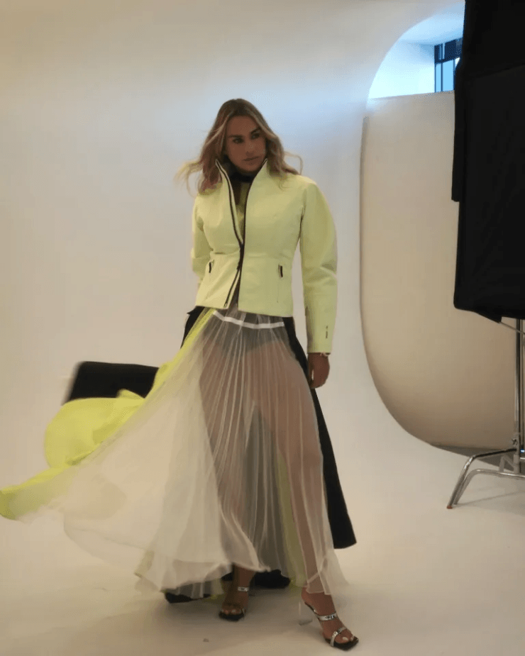 Aryna Sabalenka trong bộ ảnh thời trang xuyên thấu táo bạo