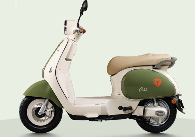 Yadea Ova vận hành trên đường phố với tải trọng lên đến 130kg.