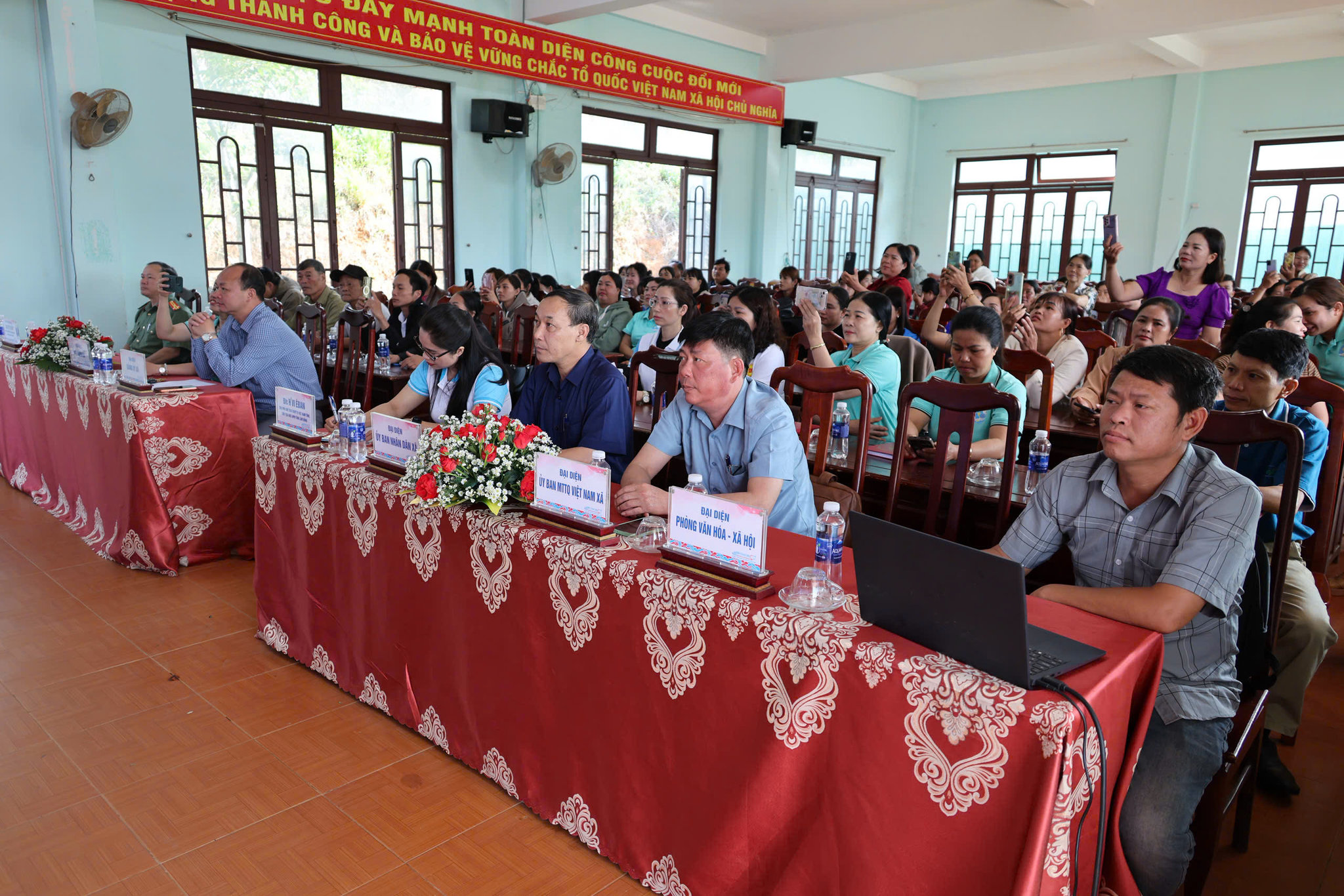 Lãnh đạo xã Phúc Thọ Lâm Hà cũng đông đảo hội viên phụ nữ tham gia chương trình