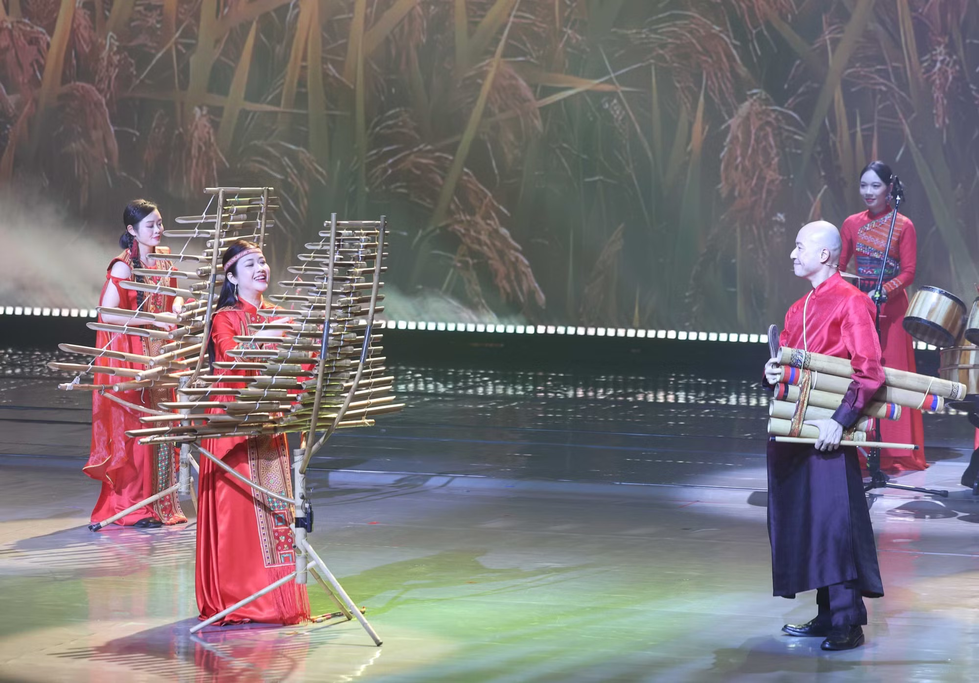 vna-potal-tong-bi-thu-chu-tich-nuoc-to-lam-va-phu-nhan-voi-tong-bi-thu-chu-tich-nuoc-trung-quoc-tap-can-binh-va-phu-nhan-du-chuong-trinh-bieu-dien-ngh-8703672.jpg