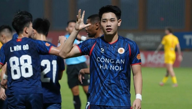 Nguyễn Đình Bắc ghi bàn thắng quan trọng trong màu áo câu lạc bộ tại V.League