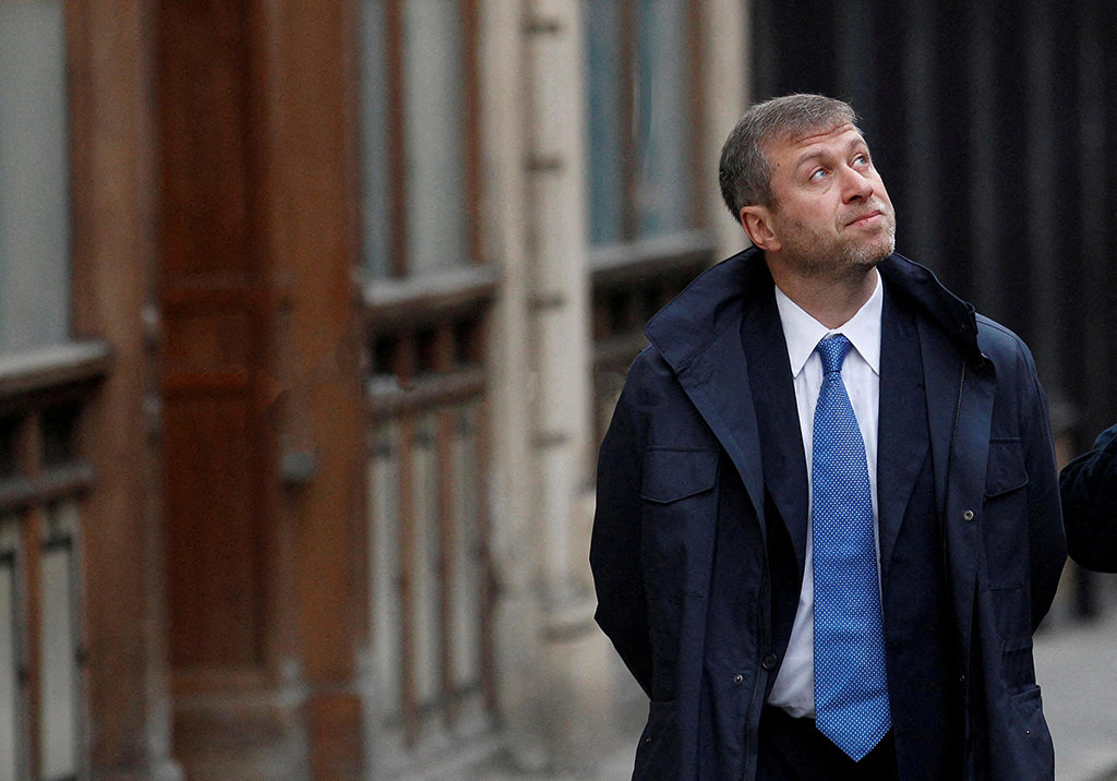Sự xuất hiện của Roman Abramovich tại Chelsea làm đảo lộn trật tự bóng đá Anh.
